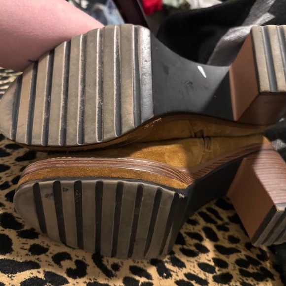 Steve Madden Brown Tan Heeled Boots with Chunky Heel - Picture 5 of 9